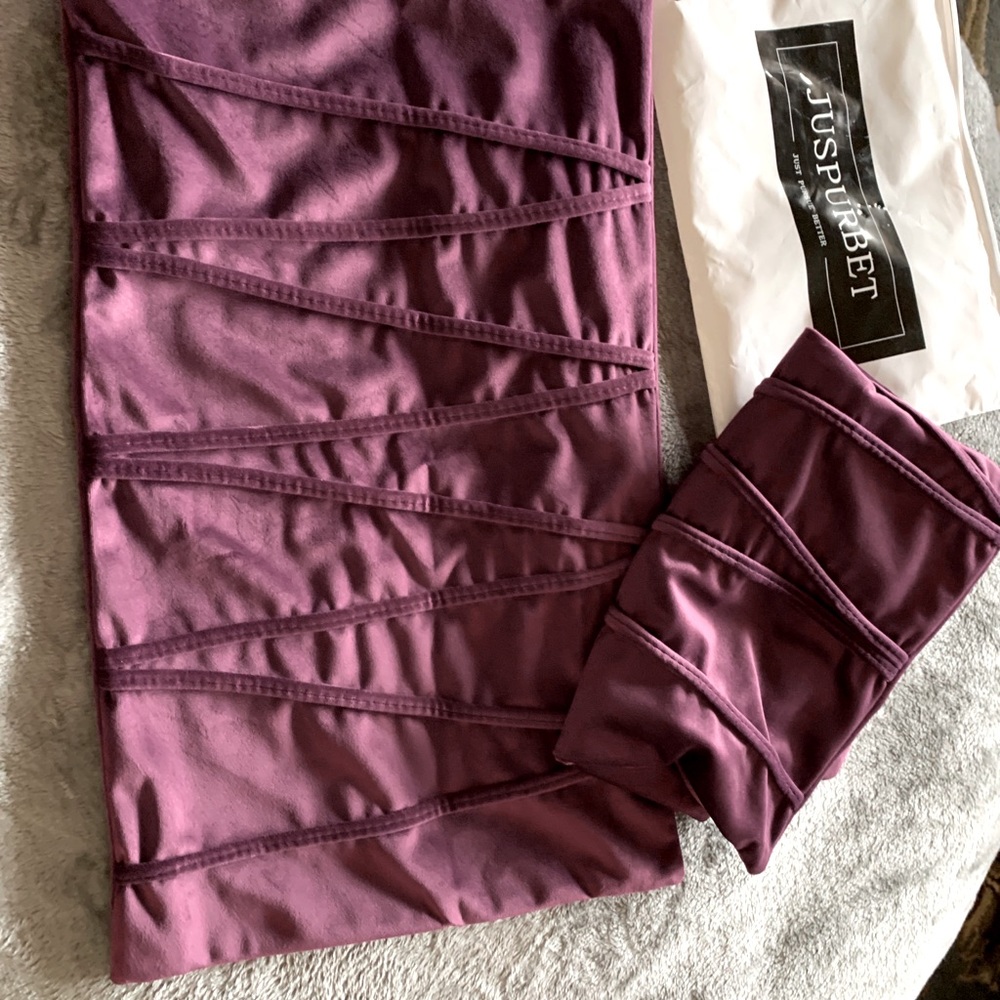 Set of 2 plum lumbar pillow covers